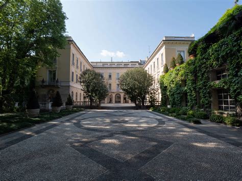 palazzo versace via gesu milano|Versace palazzo milan design.